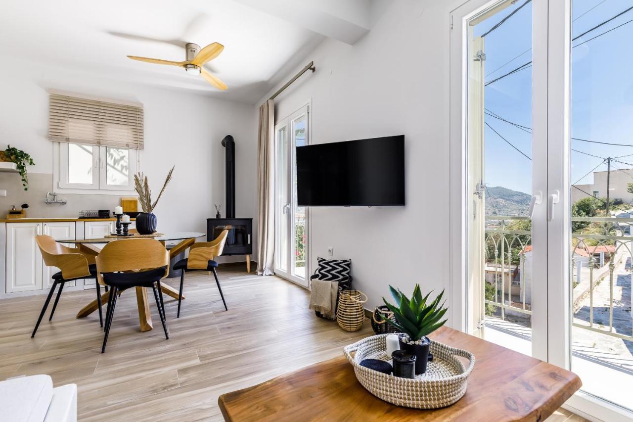 Breezy Rooftop House Skopelos Town Exterior photo